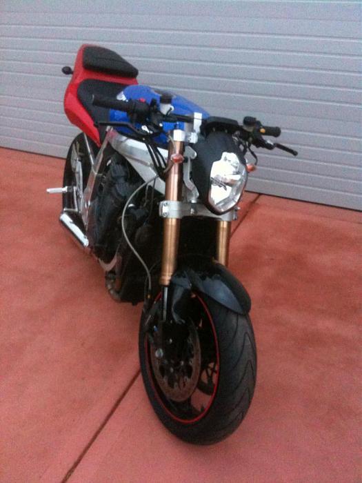 Click image for larger version

Name:	gsxr 1100.jpg
Views:	35
Size:	94.8 KB
ID:	1683