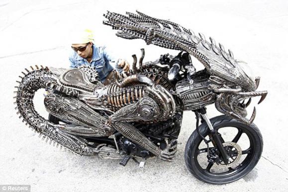 Click image for larger version. 

Name:	Scrapmetal-Alien-Motorcycle1.jpg 
Views:	33 
Size:	49.1 KB 
ID:	3220