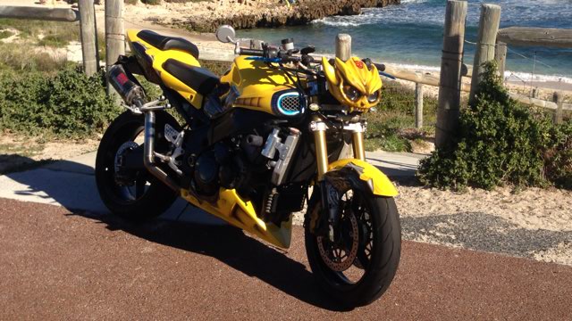 Click image for larger version. 

Name:	bumblebee_gsxr1100_watercooled_streetfighter3.jpg 
Views:	117 
Size:	73.3 KB 
ID:	4502