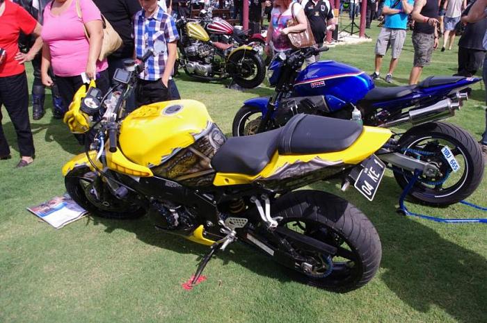 Click image for larger version. 

Name:	bumblebee_gsxr1100_watercooled_streetfighter4.jpg 
Views:	115 
Size:	101.5 KB 
ID:	4503