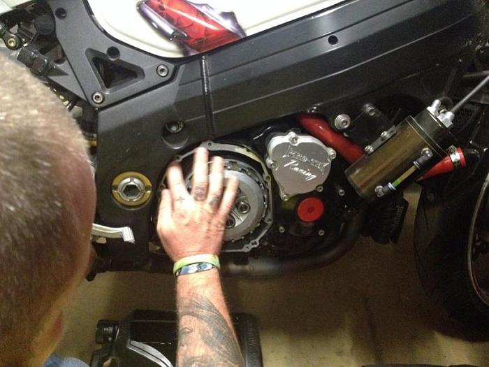 Click image for larger version. 

Name:	finger the gsxr clutch.jpg 
Views:	19 
Size:	66.9 KB 
ID:	6214